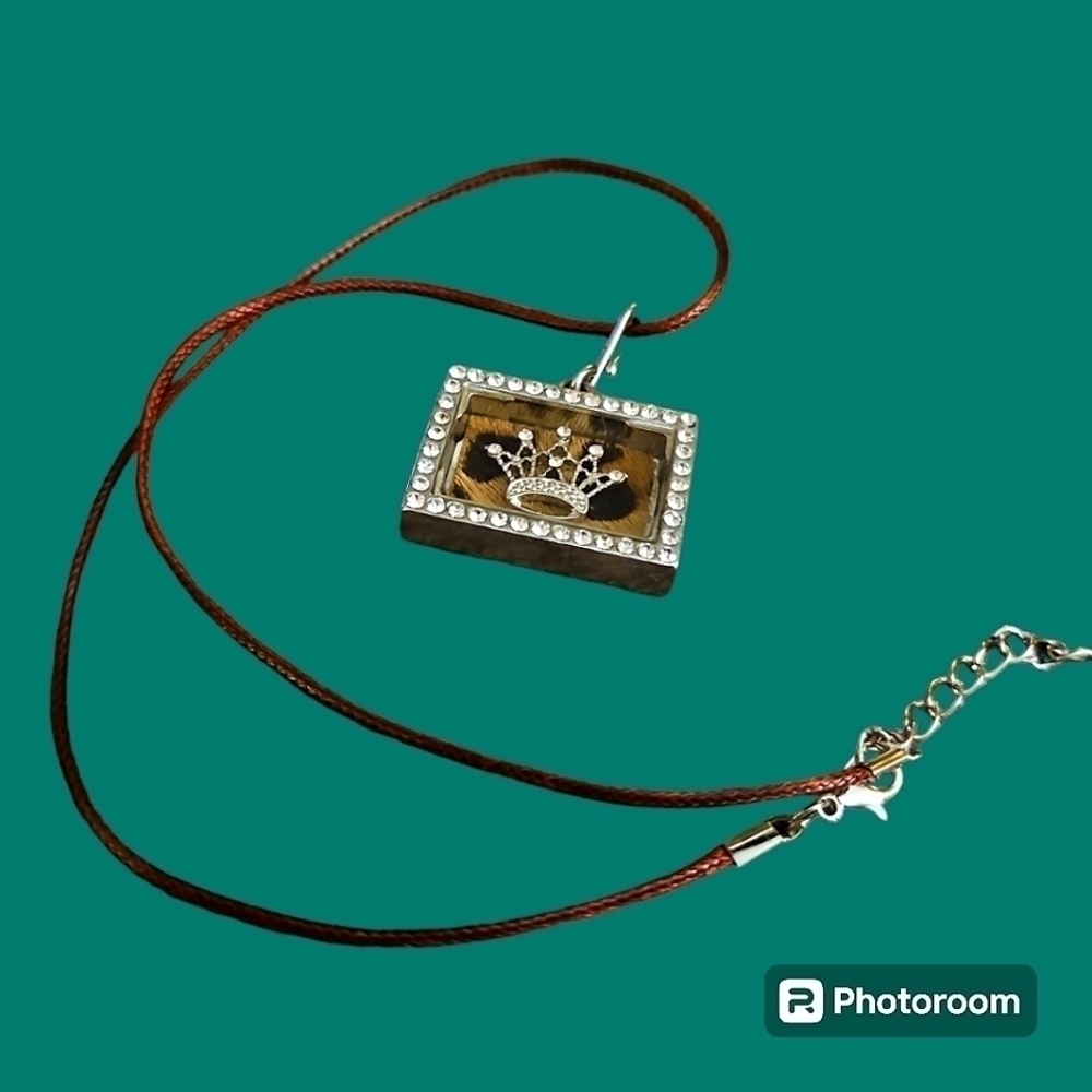 3/$30 VTG Rhinestone Crown Cheetah Print Shadow Box Pendant Rope Necklace